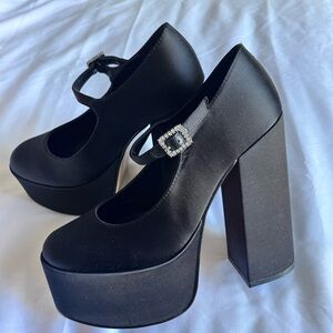 Chic Black Platform Heels with Buckle Detail